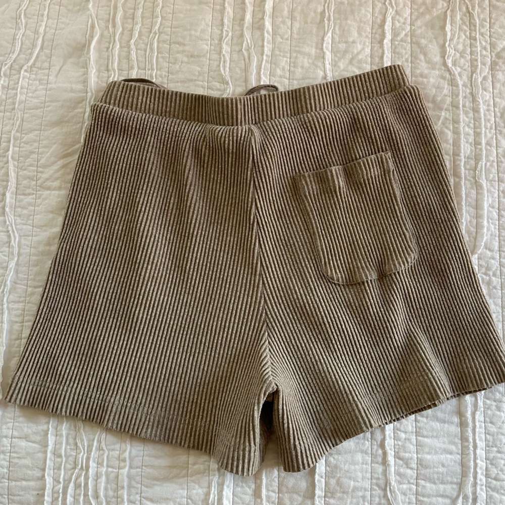 Ribbed Knit Shorts in Brown